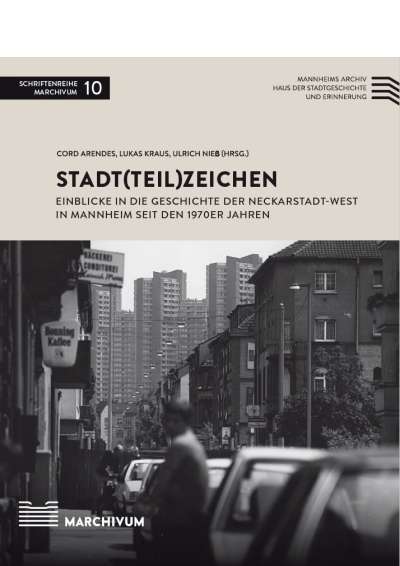 Cover illustration: Das Cover der Schriftenreihe MARCHIVUM 10. Titel steht auf okerfarbenem Hintergrund, darunter ein Bild der Neckarstadt. Man blickt die Straße entlang und sieht die drei Hochhäuser der Neckarpromenade.